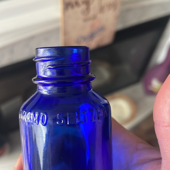 Vintage lot of cobalt blue glass bottles - Picture 5 of 8